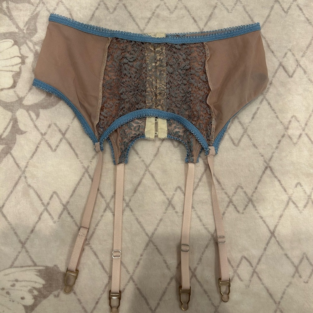 Women's Lace Garter Belt